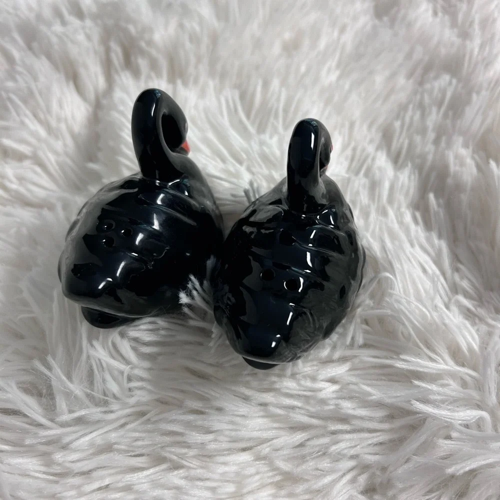 Black Swans Salt & Pepper Shakers set Ceramic Decor new